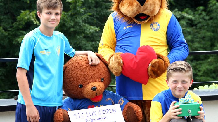 Unser Herz für Bärenherz, Kinder spielen Fußball für den guten Zweck