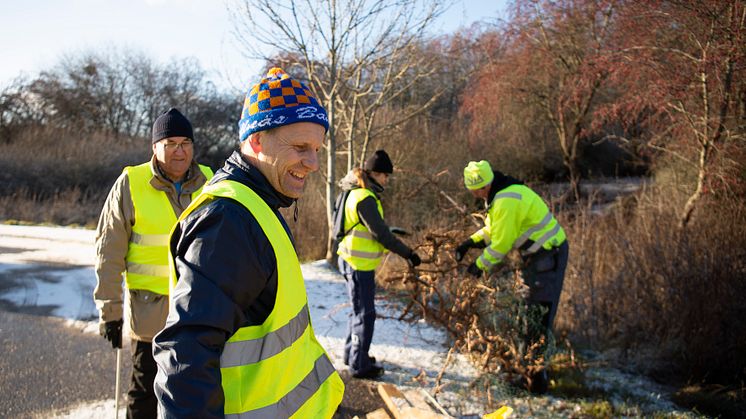 181124 30årsstädning Birger Fält närmast kameran