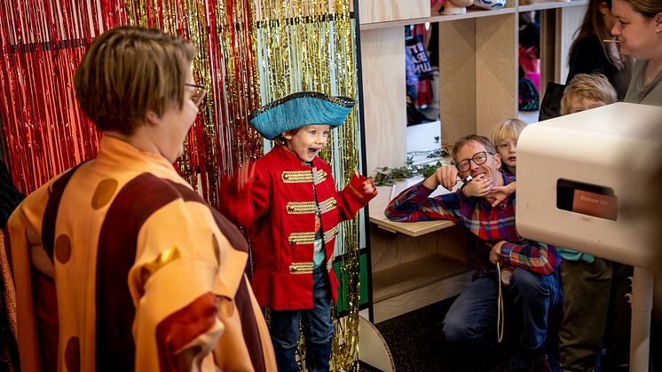 Teaterdag för hela familjen på Malmö Stadsteater, Kalendegatan 12, lördag 18 november kl 11 – 14.30. Foto: Jenny Baumgartner