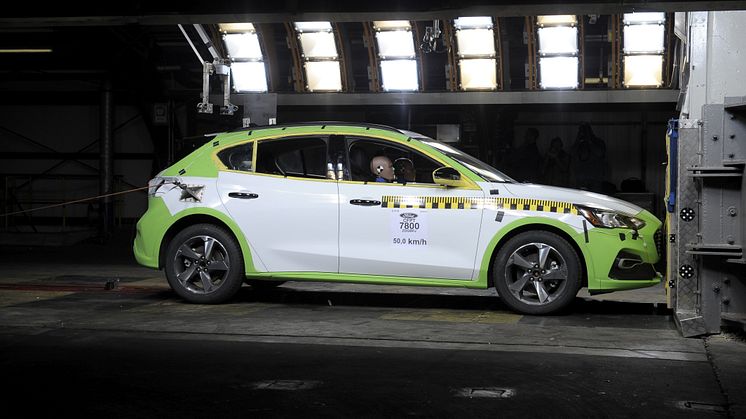 Täysin uuden Ford Focuksen viiden tähden turvaluokituksen takana edistynyt teknologia ja insinöörityön innovaatiot