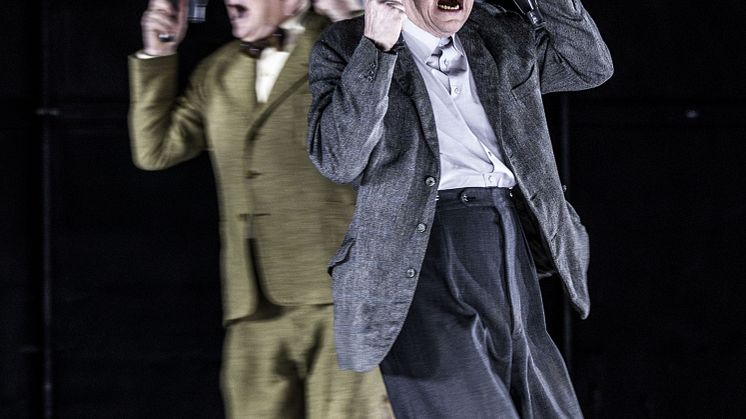 vita-hästen-magnus-roosmann-folkoperan-mats-bäcker