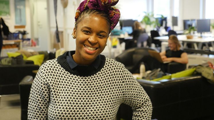 På bilden är kvinnan bakom PosPaucity: Tshepiso Lehutjo