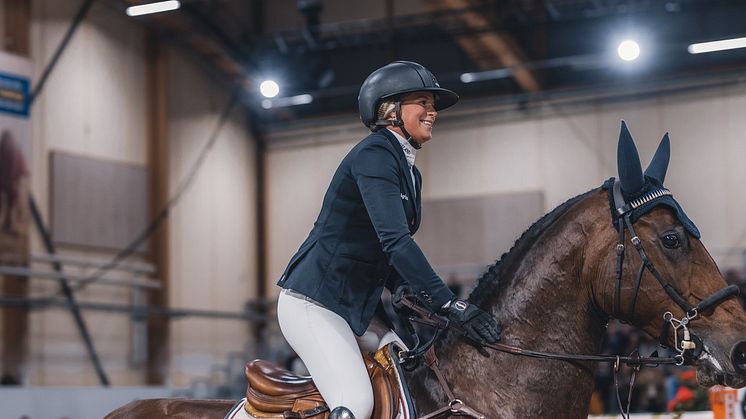 Internationellt framgångsrika hoppryttaren Stephanie Holmén kommer tillsammans med banbyggare Fredrik Malm under sin föreläsning på Jönköping Horse Shows inspirationsdagar att reflektera kring vad som definierar en bra hoppbana