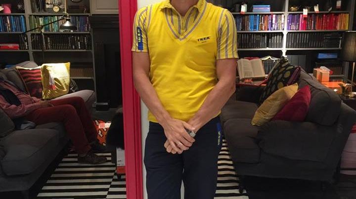Mads Kristensen, varehuschef i IKEA Gentofte, byder velkommen på den nye møbeletage.