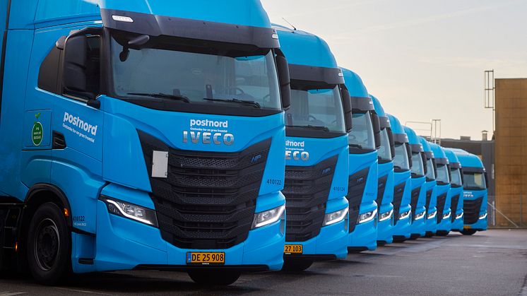 De 10 Iveco-gaslastbiler er de første, der leveres til PostNord i Danmark.