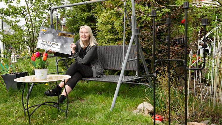 Liisa Ojala tar emot sin vinstcheck på 1 miljon kronor //Foto: Patrik Olsson