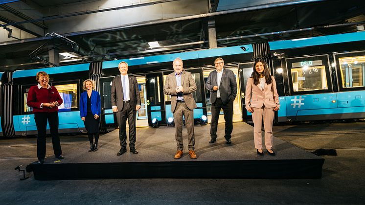 F.v. ordfører i Oslo Marianne Borgen, adm.dir. i Sporveien Trikken Birte Sjule, konsernsjef i Sporveien Cato Hellesjø, adm.dir. i Ruter Bernt Reitan Jenssen og byråd for miljø og samferdsel Lan Marie Berg. Foto: Simen Prestaasen/Sporveien