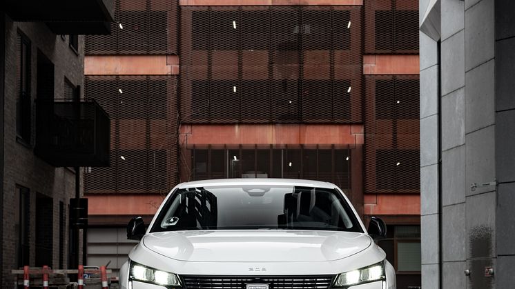 Peugeot 308SW Hybrid lowres PR-12