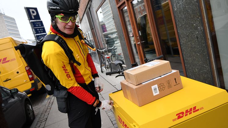En af DHL's cykelbude