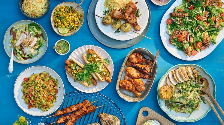 Färsk svensk färdigmarinerad kyckling redo för grillen