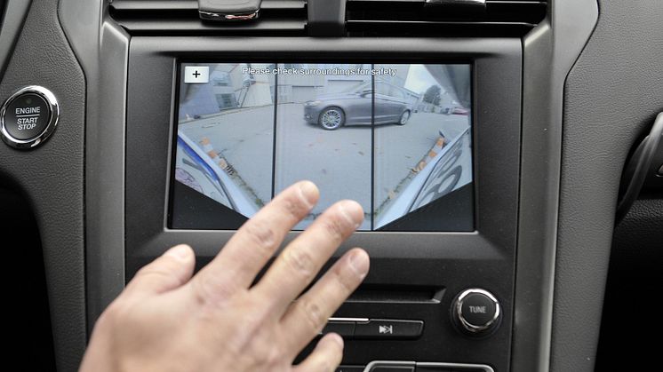 Nová generace asistenčních technologií Ford ještě víc usnadní parkování a zabrání najetí na dálnici v protisměru
