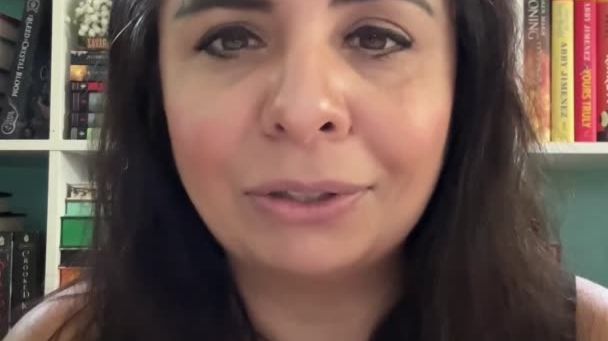 Nisha_J._Tuli_presents_her_book.mp4