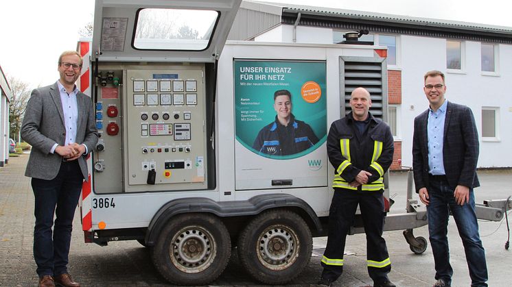 Freuen sich schon auf das Osterfeuer (v. l.): Bürgermeister Borris Ortmeier, Sebastian Pollak, stellv. Einheitsleiter der Freiwilligen Feuerwehr, und Sebastian Wöhler, Kommunalreferent Westfalen Weser.