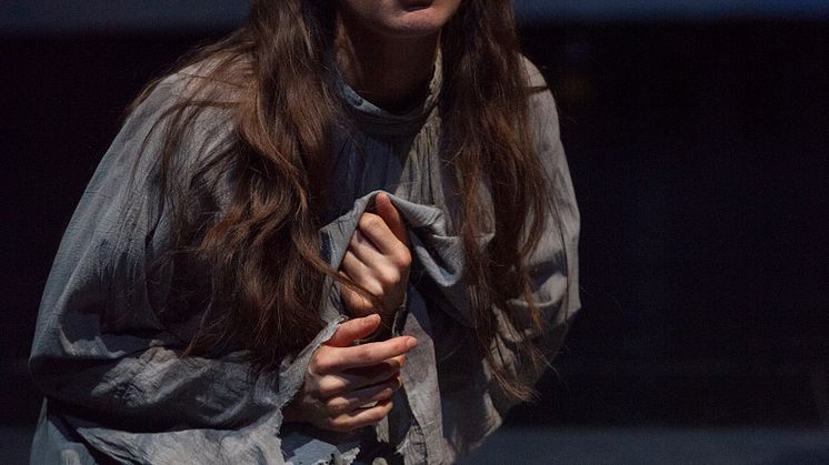 ‹Faust› am Goetheanum: Anne-Kathrin Korf als Gretchen (Kerkerszene) (Foto: Georg Tedeschi)