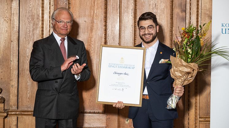 Shanga Aziz tar emot Kompassrosen 2019 för sitt värdebaserade ledarskap.