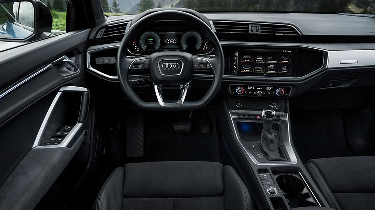 Audi Q3 45 TFSI e (Turboblå)