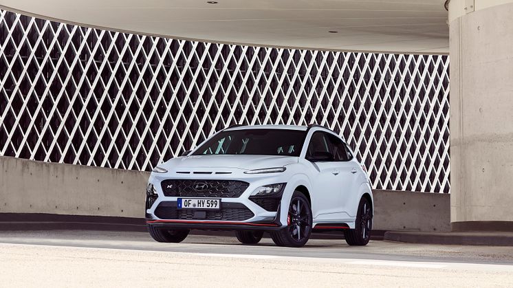 hyundai-kona-n-test-drive-sonic-blue-static-14