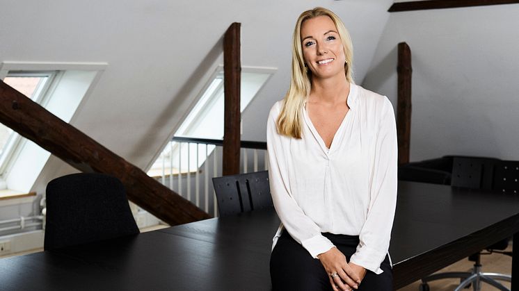 Administrerende direktør hos Profil Optik, Tina Gaardsholt, er stolt over prisen som Danmarks bedste optikerkæde og udtaler, at det er et stort skulderklap til personalet i kædens 120 butikker og på hovedkontoret i Hedehusene.
