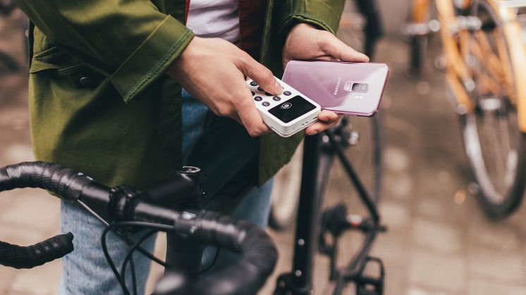 Marknaden för mobila betalningar växer så det knakar - svenskarna positivt inställda till mobila betaltjänster