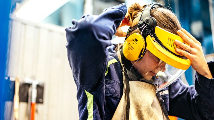 Female Technical Engineer main