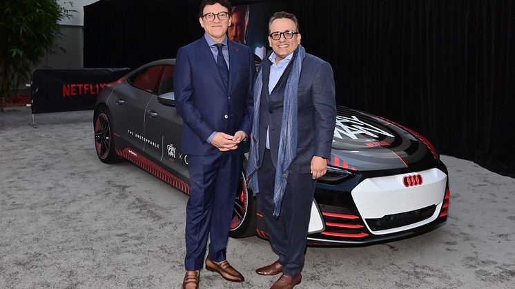 Anthony & Joe Russo foran Audi e-tron GT ved The Gray Man premieren