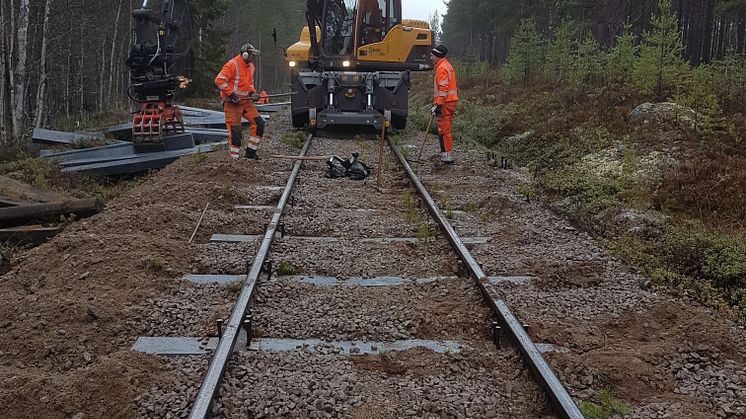 Arbete med att byta till plastslipers pågår