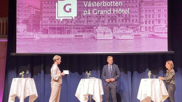 Invigning av Västerbotten på Grand Hôtel. På bilden syns Micaela Löwenhöök, region Västerbotten tillsammans med Jens Henriksson, VD Swedbank och Johanna Norberg, VD Danske Bank Sverige