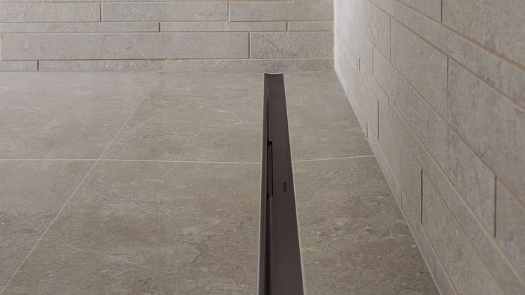 2024_Bathroom Acanto_Geberit CleanLine50 black chrome sideview_Original