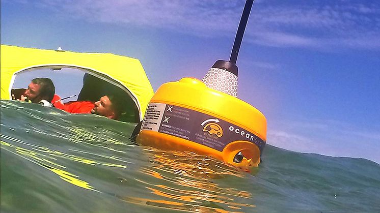 Image - Ocean Signal - Ocean Signal SafeSea E100 EPIRB