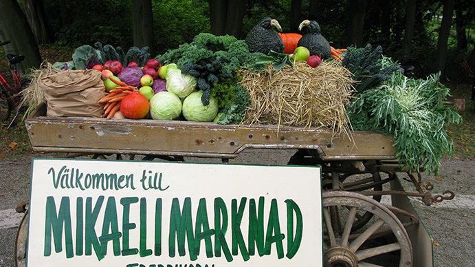 PRESSVISNING: Mikaeli marknad 2015 - skörd, skägg och allsång