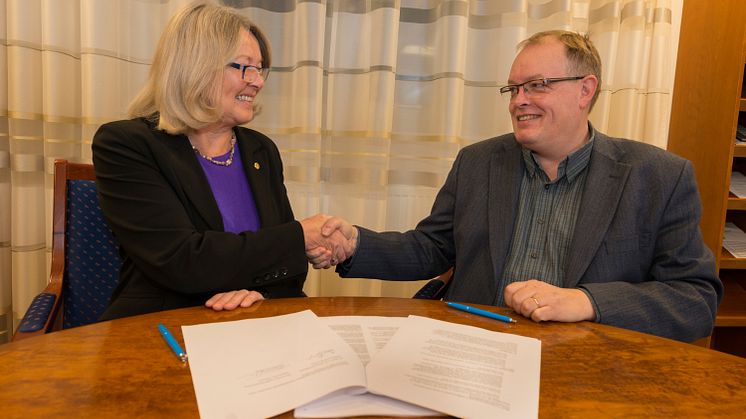 Lisa Sennernby Forsse, rektor för SLU, och Björn Risinger, generaldirektör för Havs- och vattenmyndigheten. Foto: Mark Harris.