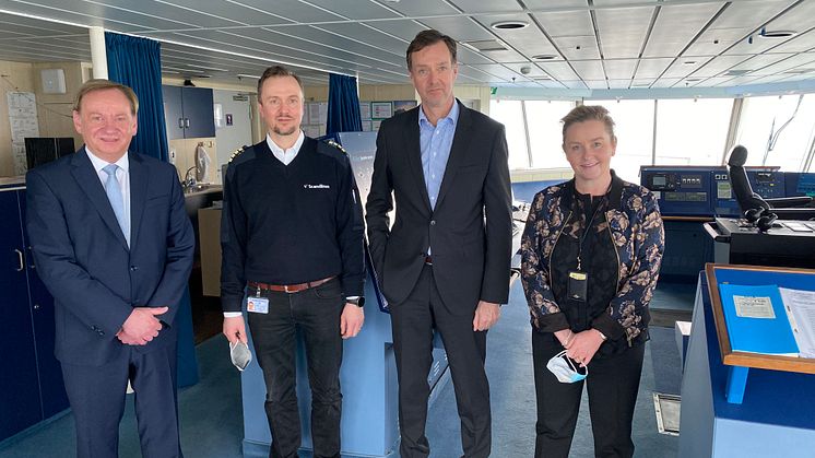 V.l.n.r. MdB Ingo Gädechens, Scandlines Seniorkapitän Manuel Martin, Scandlines CEO Carsten Nørland, Scandlines Head of Corporate Communications Anette Ustrup Svendsen