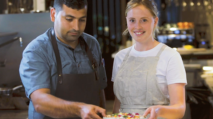 Provlagning med Josefin Agnas och Atay Rahimbeyli, kock på Noot. 