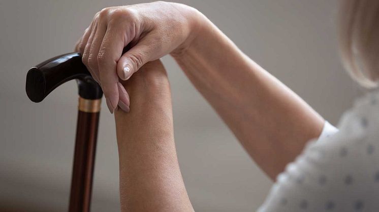 Stor satsning för att motverka ensamhet bland äldre och  öka kvaliteten i vården och omsorgen om personer med demenssjukdom