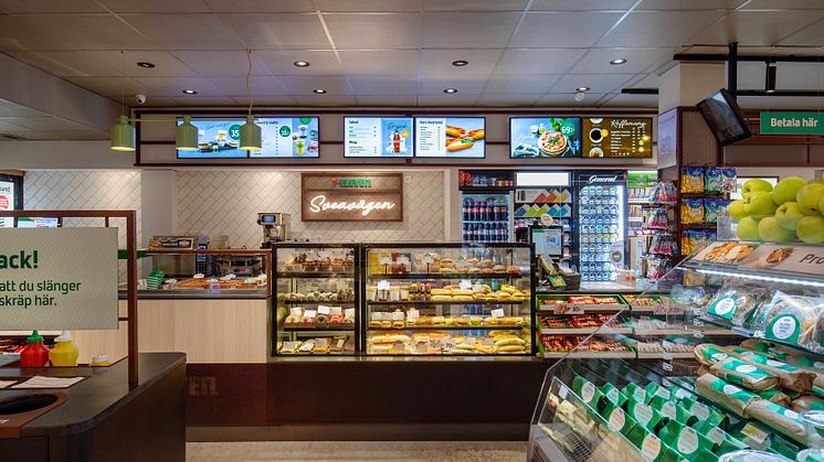 Uppdaterade 7-Eleven i korsningen Sveavägen/Odengatan i Stockholm.