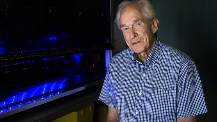 Åke Lernmarks mångåriga studier av diabetesrelaterade autoantikroppar har bidragit till att öka kunskaperna om typ 1-diabetes så att det kan bli möjligt att börja screena barn för sjukdomen. Foto: Kennet Ruona 