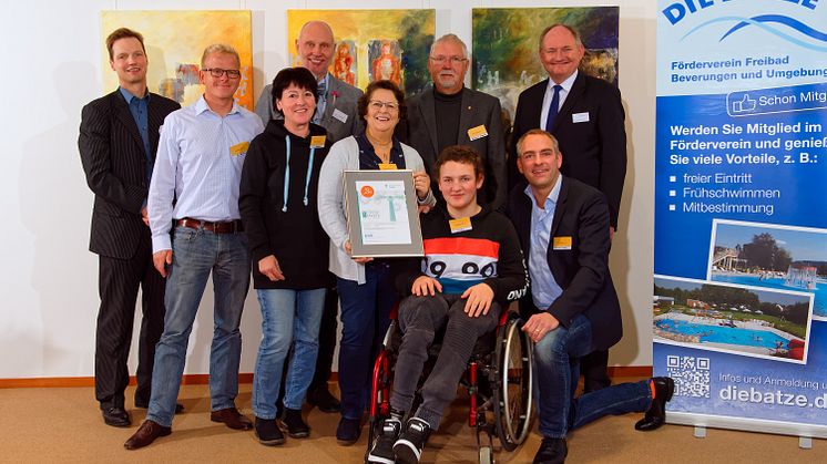 Leuchtturm "Die Batze"(v. l.): Jury-Mitglied Prof. Dr. Sebastian Braun, Alexander Klaus, Dagmar Rocher, Roger von Heyenberg, Brigitte Preuß, Silas Kiepsch (Ideengeber), Eduard Schepke, Heiner-Josef Hake und Dr.  Stephan Nahrath, Geschäftsf. WWE.