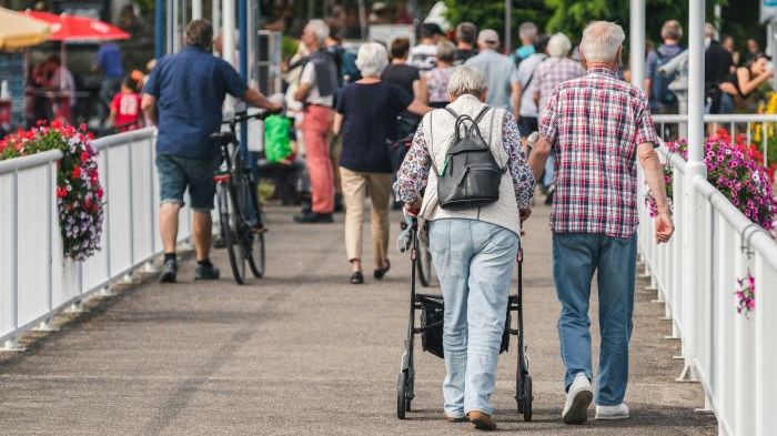 70-plussare mådde sämre än 69-åringar under pandemin.