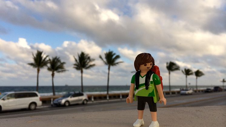 Der PLAYMOBIL-Weltreisende Tim am Strand von Fort Lauderdale