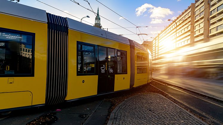 Die Berliner Verkehrsbetriebe und im Speziellen die Straßenbahn als umweltfreundliches Verkehrsmittel sind Thema des nächsten Verkehrswissenschaftlichen Kolloquiums am 22. November an der TH Wildau. (Bild: dizfoto1973 @ stock.adobe.com)
