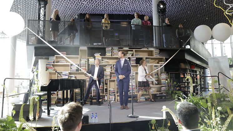 Oslos new public library officially opened by H.R.H. Crown Prince Haakon, Governing Mayor Raymond Johansen and Mayor Marianne Borgen.