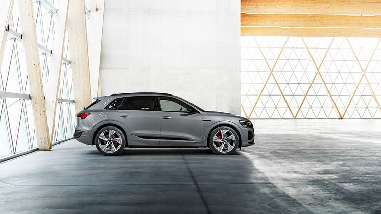 Audi Q8 e-tron (Chronosgrå)