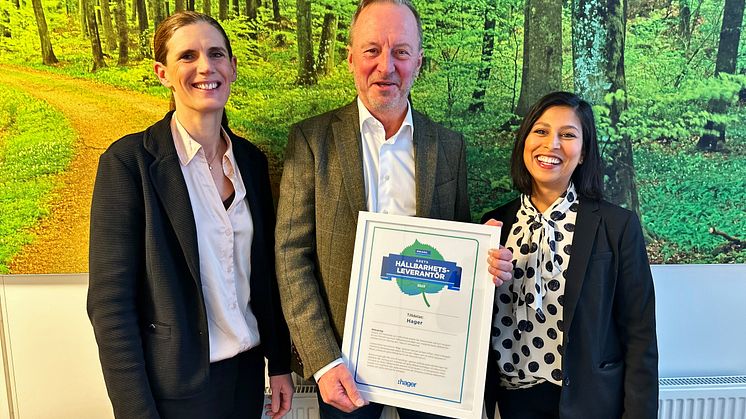 Anna Granlund kvalitetschef Rexel, Leif Hallén vd Hager och Humaira Baneryd hållbarhetschef Rexel.
