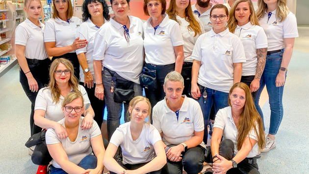 dm-Markt in Andernach eröffnet wieder – Oberbürgermeister Christian Greiner kassiert für die Schwimmausbildung von Kindern und Jugendlichen