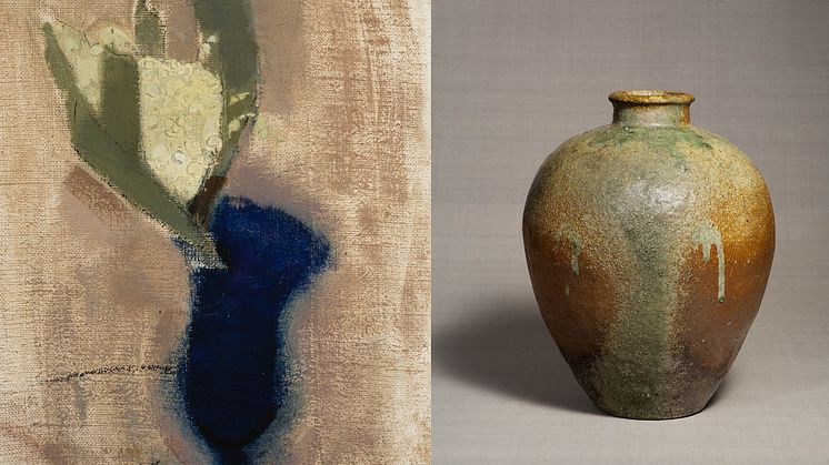 Helene Schjerfbeck, Konvaljer i blått glas I (den sneda vasen), 1920. Bild beskuren. Bild: Finlands nationalgalleri / Hannu Aaltonen. Kruka, Tamba-keramik, 1500-tal. Bild: © Japan Folk Crafts Museum, Tokyo