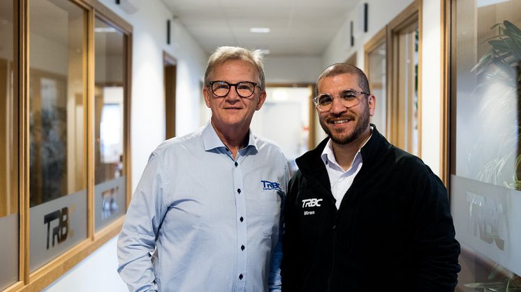 Transportbilscenters radarpar: försäljningschefen Dennis Blomberg (till vänster) och verkstadschefen Miran Rostam har på kort tid etablerat sig som en framgångsrik återförsäljare för IVECO i södra Göteborg.