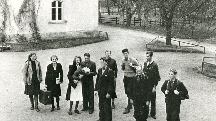 Norska flyktingar anländer till interneringslägret i Kjesäter. Foto: Fotograf okänd, förvaltare norska Riksarkivet.