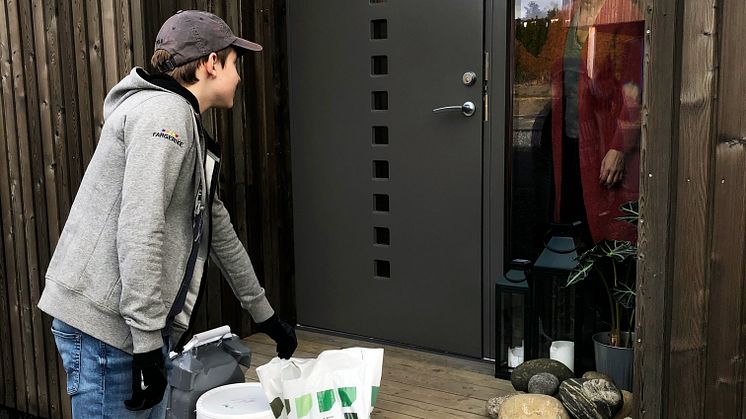 Levering av maling rett hjem er kjærkomment for mange i disse dager. 
