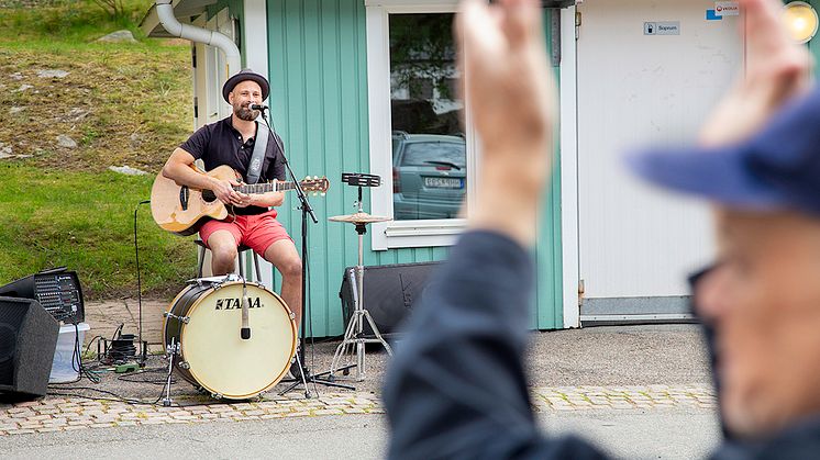 Musikern Mathias Lager, från bandet Barbados, stod för musikunderhållningen.
