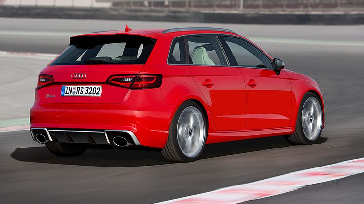 Audi RS 3 Sportback rear right side